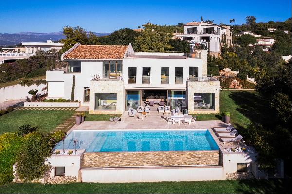 Modern villa with panoramic sea view in Cannes.