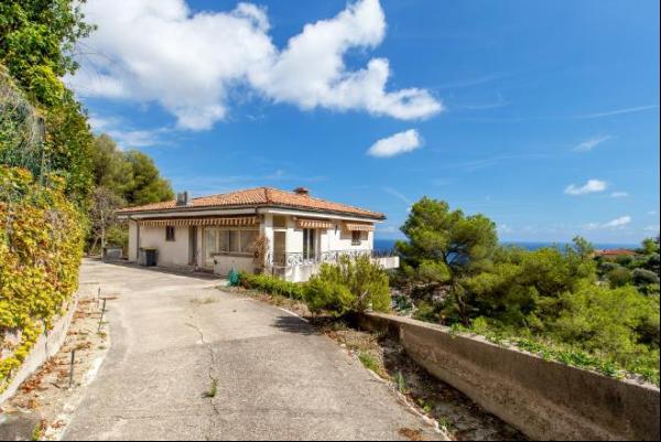 Villa to renovate with a panoramic sea view at the gates of Monaco.