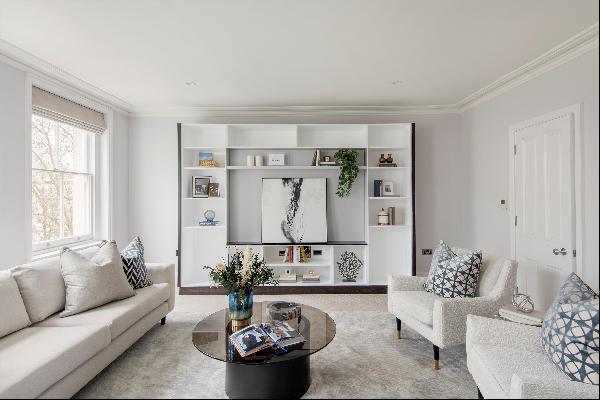 A split level 3 bedroom apartment for rent in Kensington Gardens Square, W2.