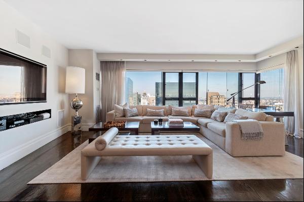 <p>Perched on the 34th floor, enjoy spectacular views overlooking the east river, the icon
