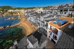 Typical mediterranean house in Calella in first line of beach