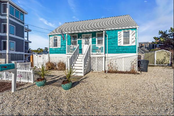 Fully Furnished Ocean Block Cape Cod Style Home on Leased Land