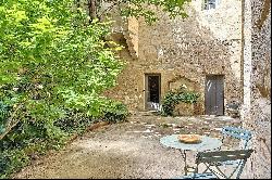 Uzès centre ville -  Appartement avec jardin dans un hôtel particulier classé