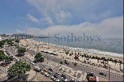 Triplex penthouse overlooking the beach of Copacabana