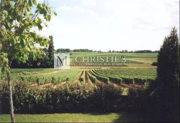 For sale Charming wine estate of around 7 ha near Saint-Emilion