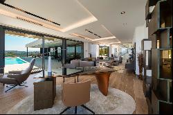 Breathtaking views and modern interior decoration in this villa in Sotogrande