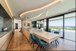 Breathtaking views and modern interior decoration in this villa in Sotogrande