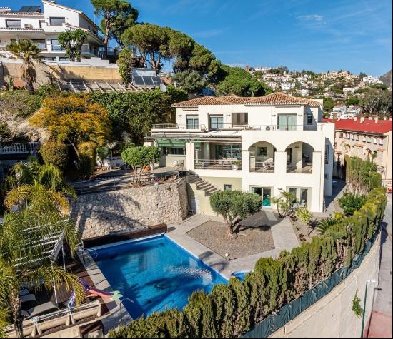 Huge luxury villa with sea views in Cerrado de Calderon, Malaga 29018