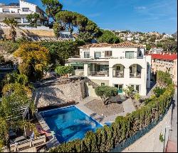 Huge luxury villa with sea views in Cerrado de Calderon, Malaga 29018