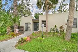 121 Pinebrook Dr, Fort Myers FL 33907