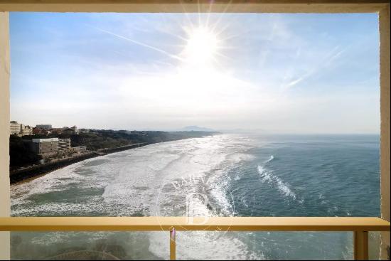 BIARRITZ, CoTE DES BASQUES, SEA AND MOUNTAIN VIEW STUDIO WITH BALCONY TO RENOVATE