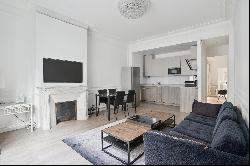 An elegant renovated apartment in a mansion in the heart of 16th arrondissement