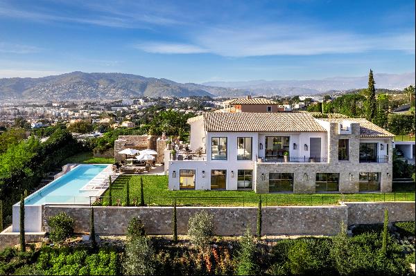 Superb contemporary villa with stunning sea views.