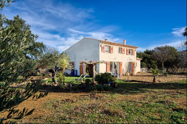 Charming property with vineyards located in La Garde Freinet.