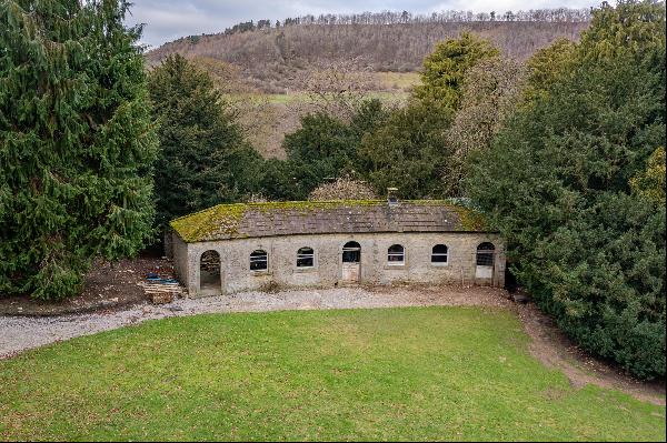 An amazing opportunity to convert this old Grade II listed dog house into a wonderful cont