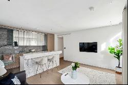 A beautiful modern apartment in a landmark development on Hanover Square