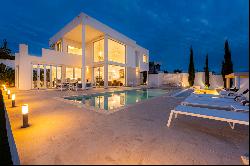 Stunning villa in the exclusive area of Playa Paraiso