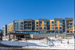 Turnkey Condo With Mountain Valley Views And Steps To Skiing