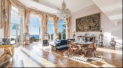 Exceptional Bourgeois style flat with garden and private pool