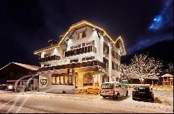 Boutique Hotel with Restaurant and 17 rooms in Gsteig bei Gstaad