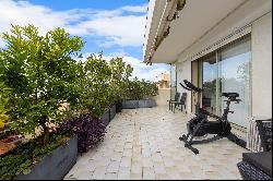 Cannes Palm Beach, top floor apartment, 4 rooms, terraces, glimpse of the sea