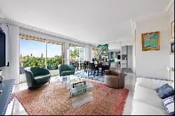 Cannes Palm Beach, top floor apartment, 4 rooms, terraces, glimpse of the sea