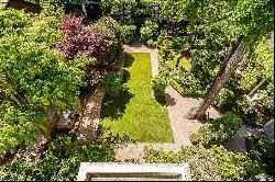 Paris 16th District – An exceptional period property with a garden
