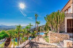 Villa with sea and mountain views with holiday rental license, Pollensa