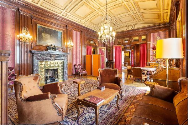 Noble and historical property of 585 m2 on prime locaiton in Barcelona