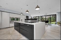 Orchard Way, Esher, Surrey, KT10 9DY