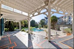 BAYONNE, CHARMING HOUSE WITH SWIMMING POOL