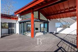 URRUGNE, CLOSE TO SAINT JEAN DE LUZ, CONTEMPORARY HOME WITH BAY VIEW