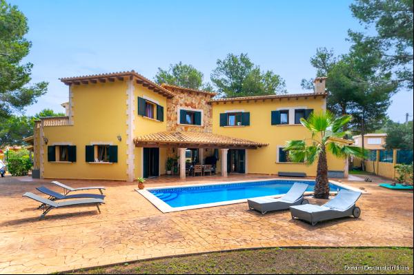 well-maintained Mediterranean family villa with pool