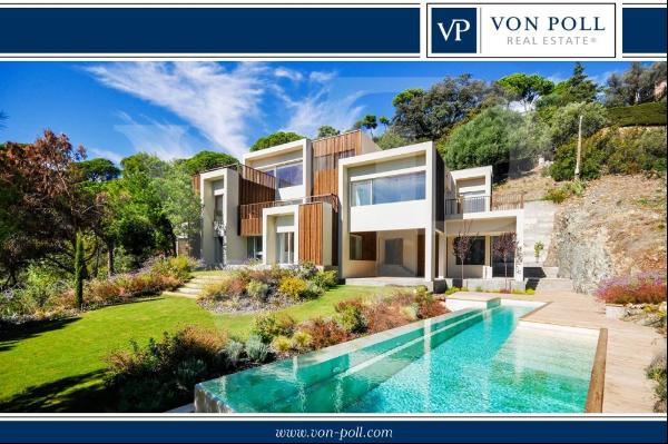 Sophisticated and eco-friendly modern villa in the El Madroñal urbanization, Benahavis
