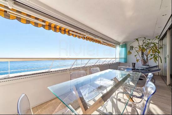 Luxurious three bedroom sea-view apartment