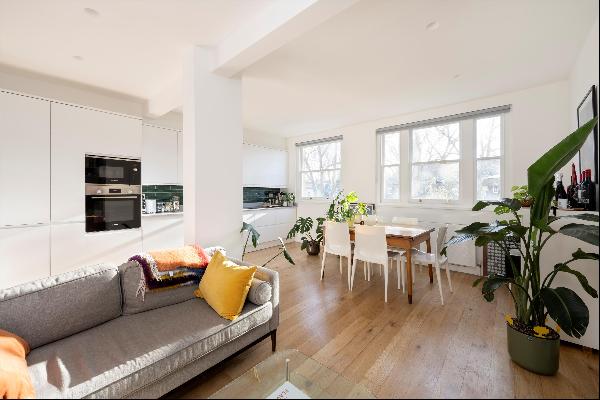 An extremely bright first floor Notting Hill apartment