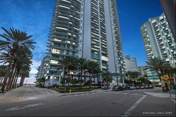 Uncover unmatched Biscayne Bay views from this gem in the Miami skyline. Enjoy vibrant liv