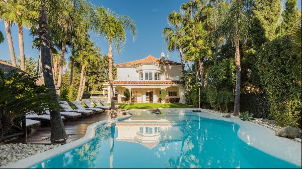 Large traditional style villa in Cortijo Blanco