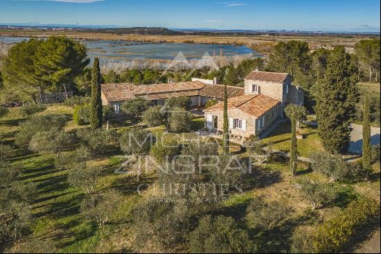 Stone house with panoramic views, close to Fontvieille