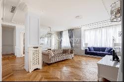 Elegant 192 sqm apartment in the Turati area