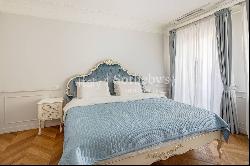 Elegant 192 sqm apartment in the Turati area