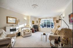 Snells Wood Court, Little Chalfont, Amersham, Buckinghamshire, HP7 9QT