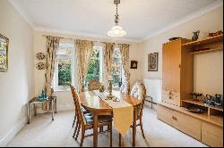 Snells Wood Court, Little Chalfont, Amersham, Buckinghamshire, HP7 9QT