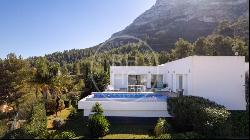 Modern Villa in Denia, Montgo area - Panoramic Sea Views and Ser, Denia 03700