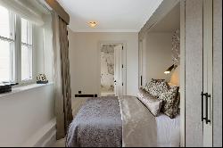 Exquisite four-bedroom, four-bathroom apartment in Belgravia