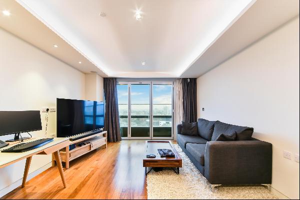 A stylish one bedroom flat with a balcony for sale in Islington, EC1.