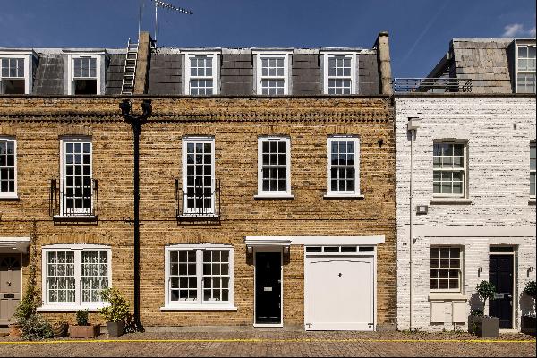 An exceptional and light three bedroom mews house For Sale in Chelsea, SW10