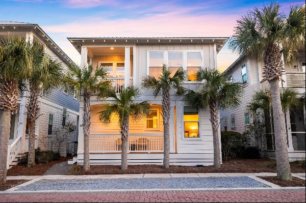 Updated Beach House Close To Beach And Enviable Amenities