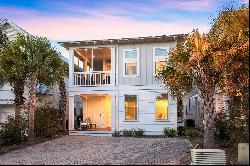 Updated Beach House Close To Beach And Enviable Amenities