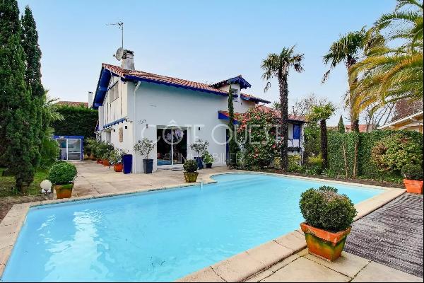 ANGLET, NEAR THE 5 CANTONS MARKETS – A PEACEFUL 4-BED PROPERTY